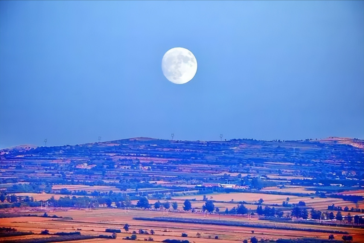 中秋共赏圆月的诗句,古今中外中秋咏月的古诗词有哪些