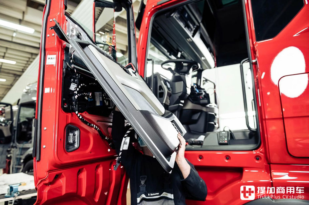 德国曼恩重卡改装,德国曼恩牵引车改房车
