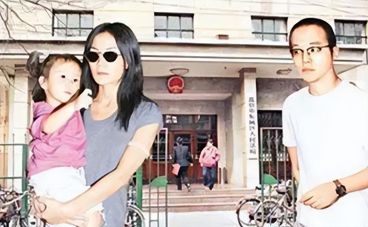 王菲和谢霆锋最真实感情最新消息,谢霆锋王菲机场牵手说明了什么