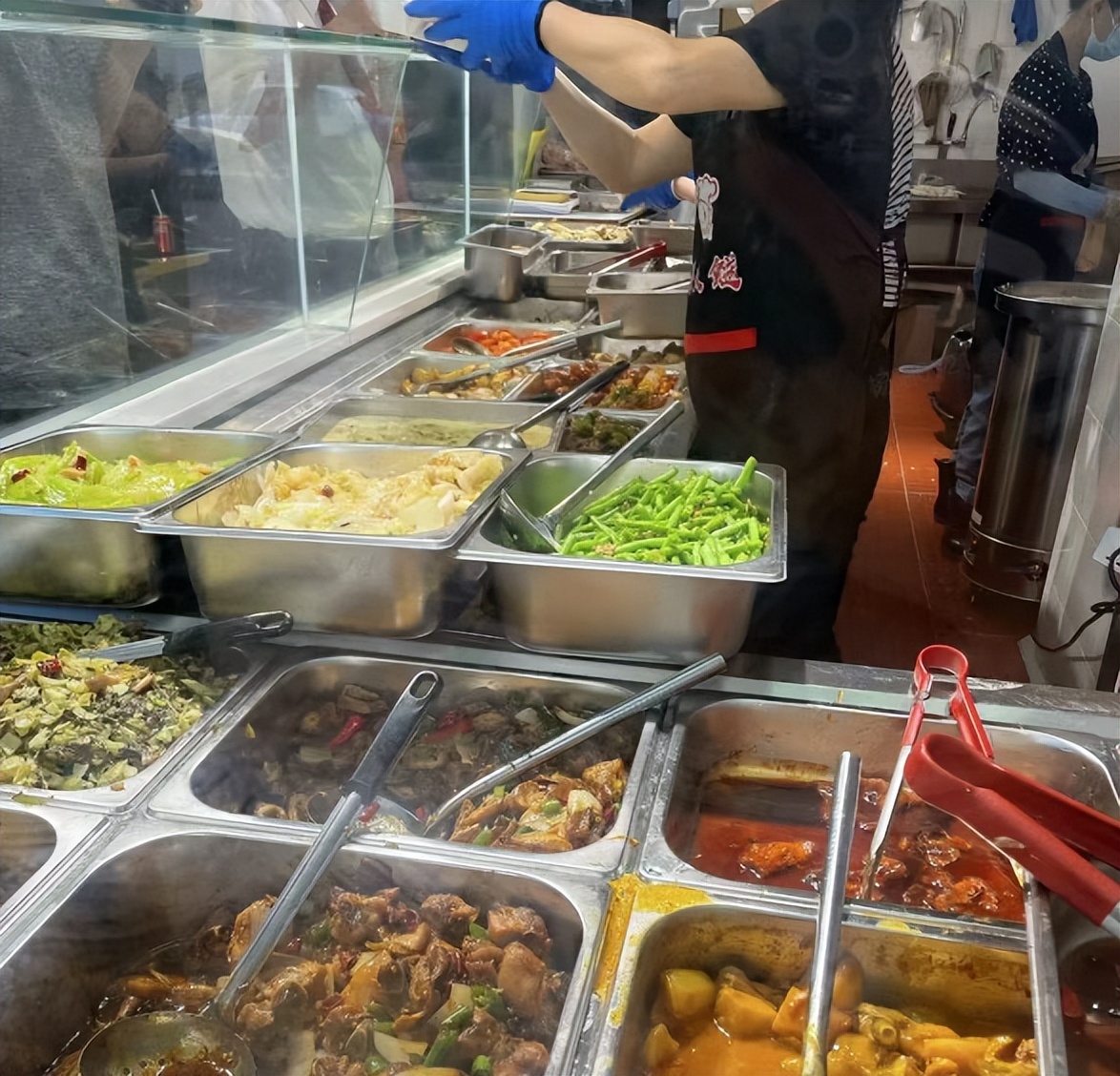 香港兴起两菜饭,香港流行两菜饭