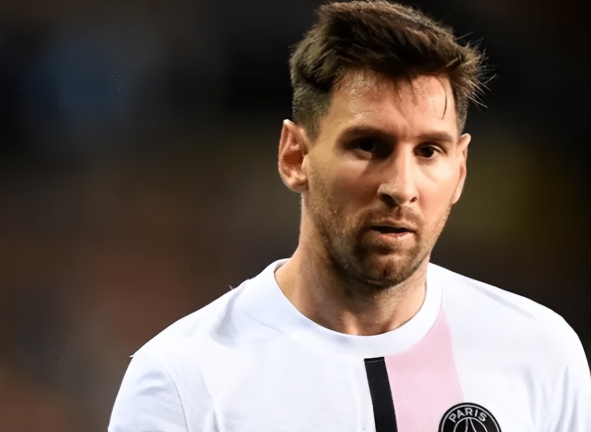 足坛球员年收入排行榜：C罗第二，梅西第三，皇马水货竟高居第六