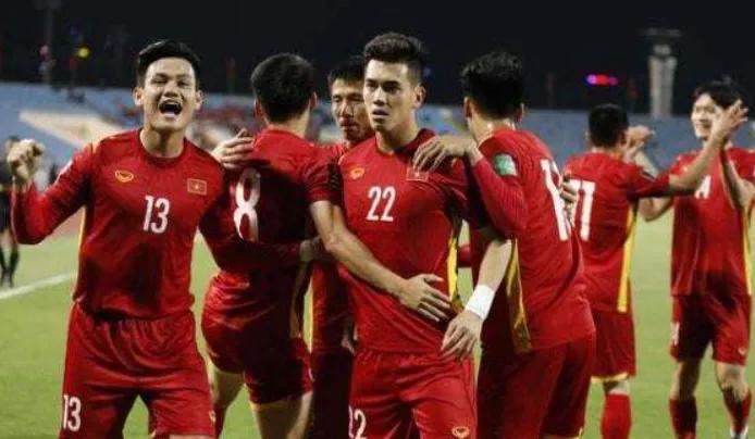 国足为何拿高薪,未来的国足何去何从