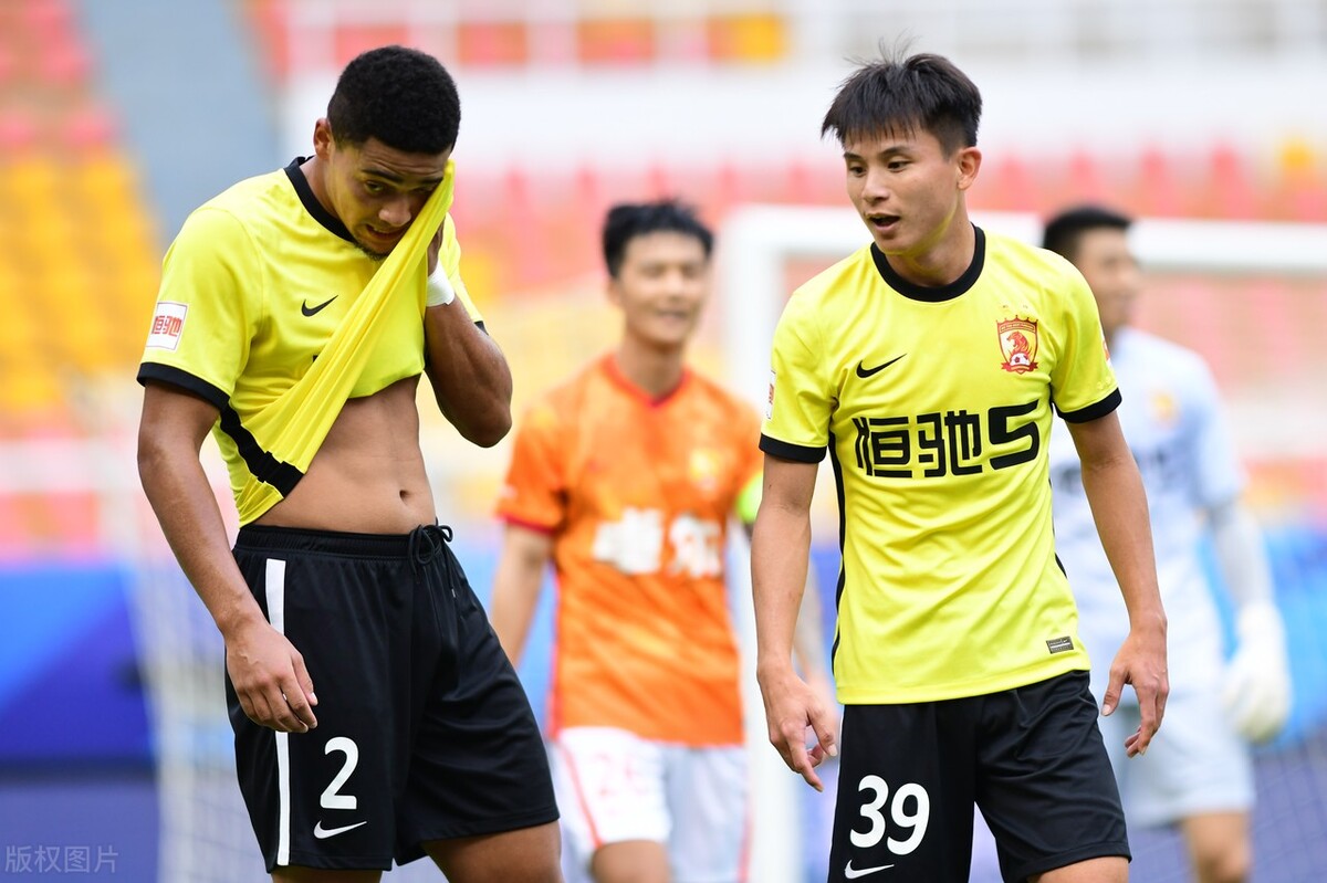 8冠王恒大3-0击败申花夺中超冠军,中超广州恒大1比0负于北京国安