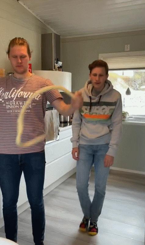 外国小伙在中国爆火，获赞超2.7亿！大秀“中式养生”看呆网友