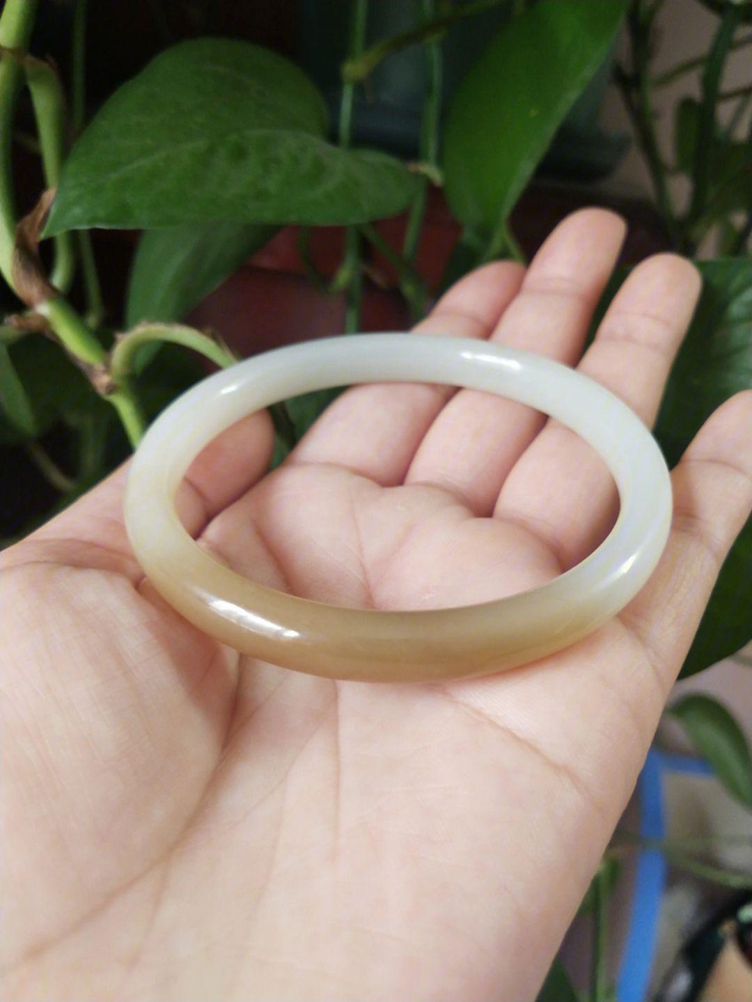 玉手镯要买什么样最好,玉手镯怎么选才是最好