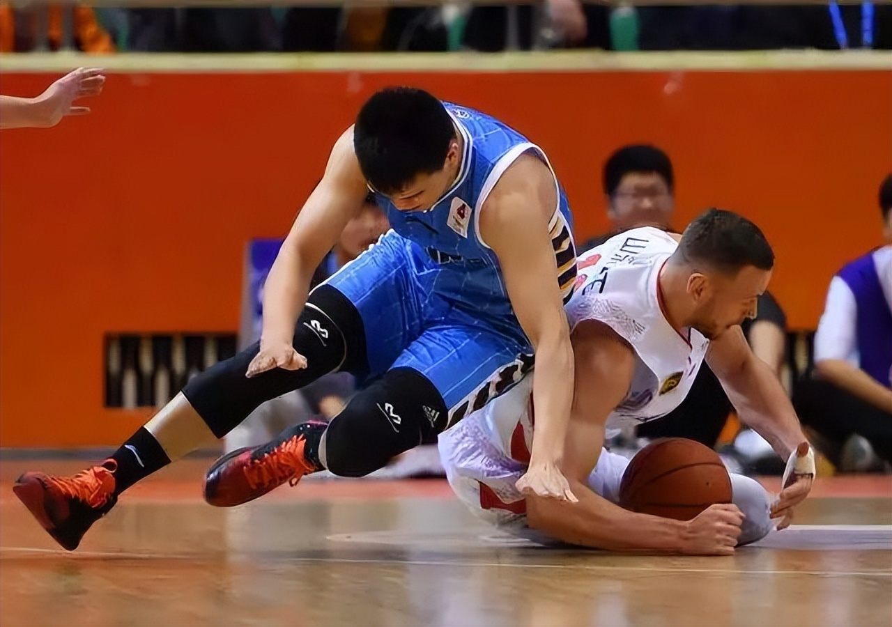 莫泰尤纳斯快攻,莫泰尤纳斯梦幻脚步nba