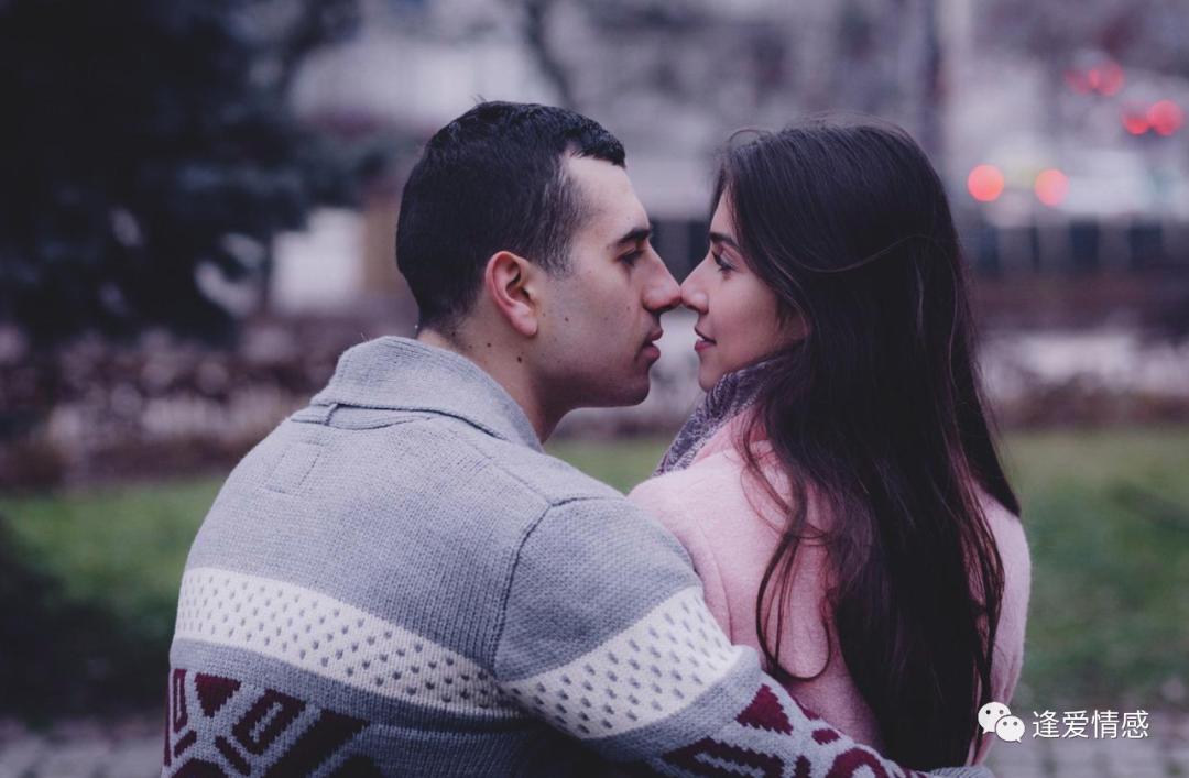 分手以后忍不住想联系前任怎么办,分手后还和前任联系是什么心理