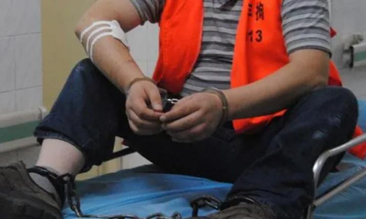 90后小伙和50岁大妈相亲完整视频,90后小伙专骗大龄大妈约会