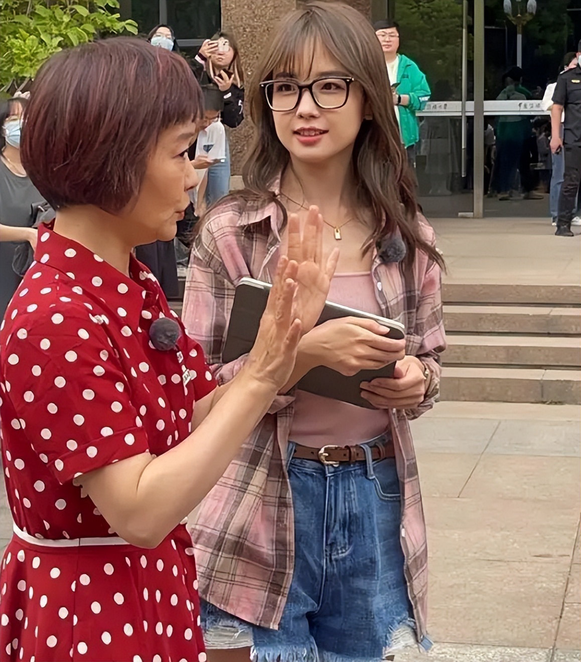 王冰冰现身中传照片,王冰冰现身中传校园