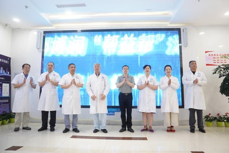 四川关心下一代基金会一路童行,四川关爱妇女儿童公益基金会