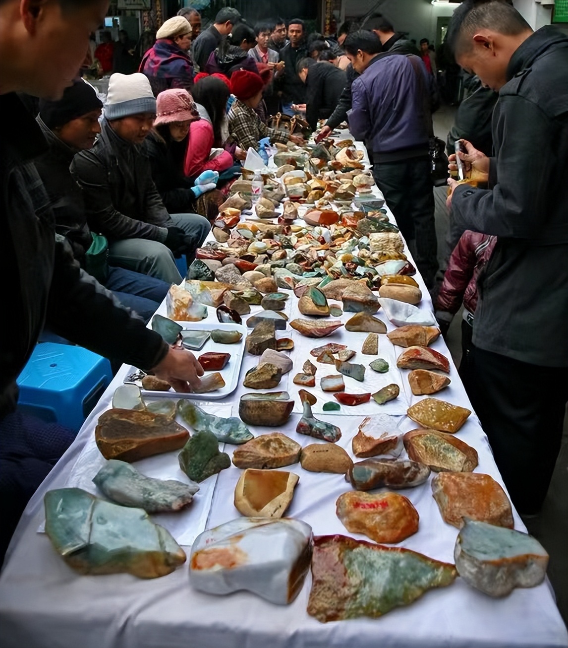 云南旅游买了一块原石是真的吗,去云南旅游买了块石头