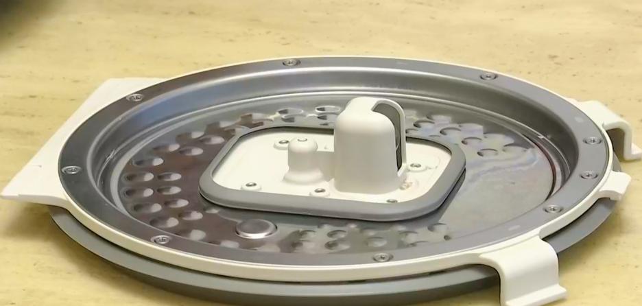 大爷花5300元买电饭煲，换个橡胶头1400，维修工：都是这个价