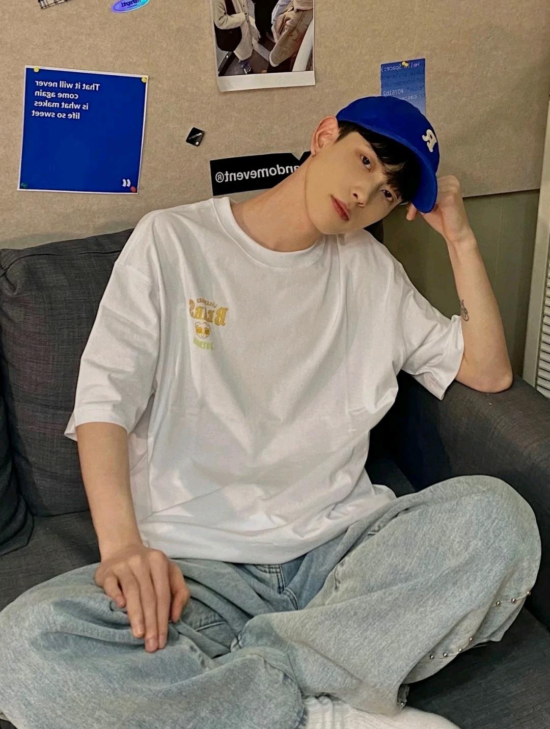 黄黑皮穿黄色衣服显白还是显黑,黄黑皮男人怎么穿才能显白