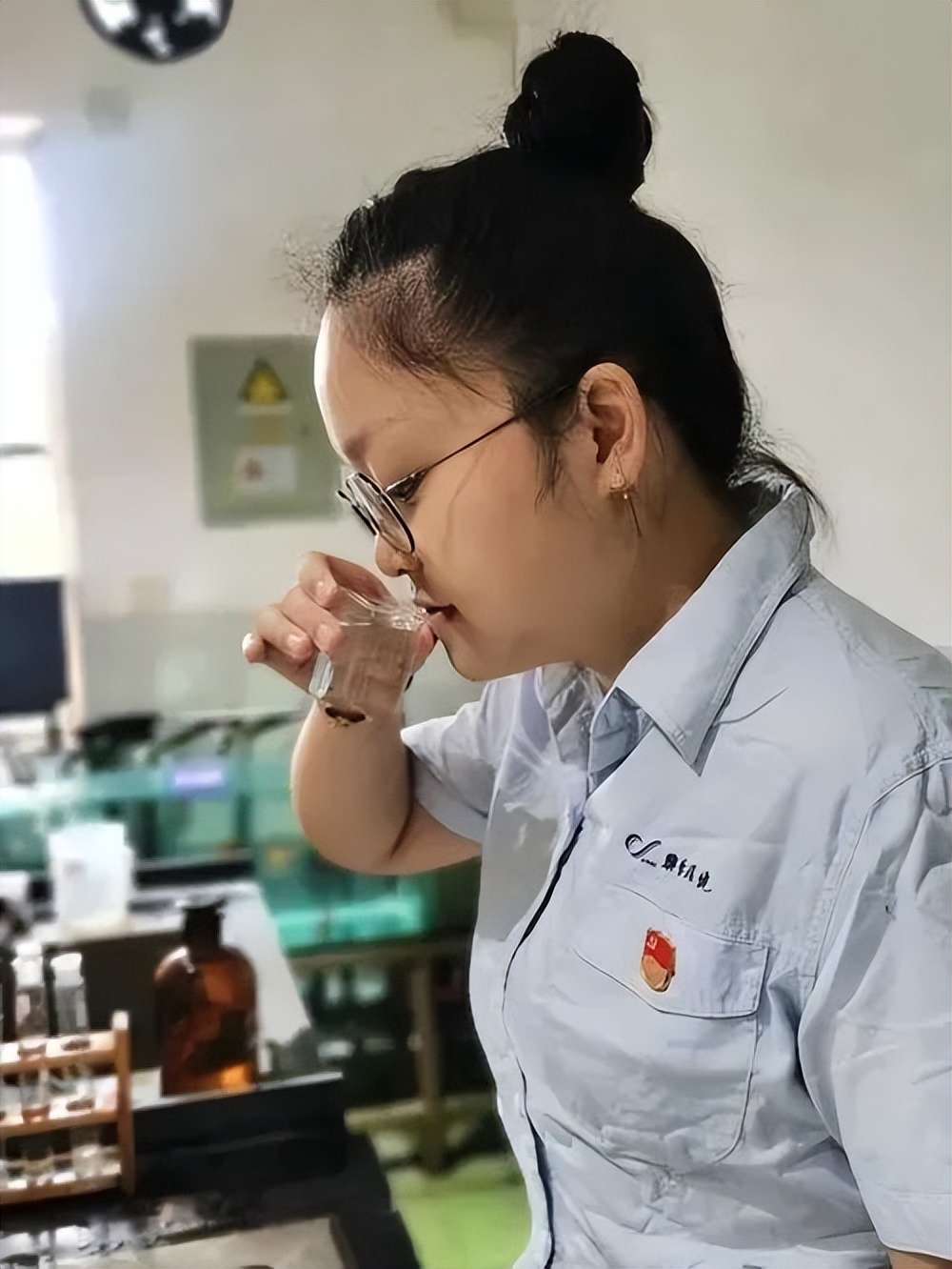 稀缺职业连载①丨还在品酒,品茶?来看看怎么品水吧!