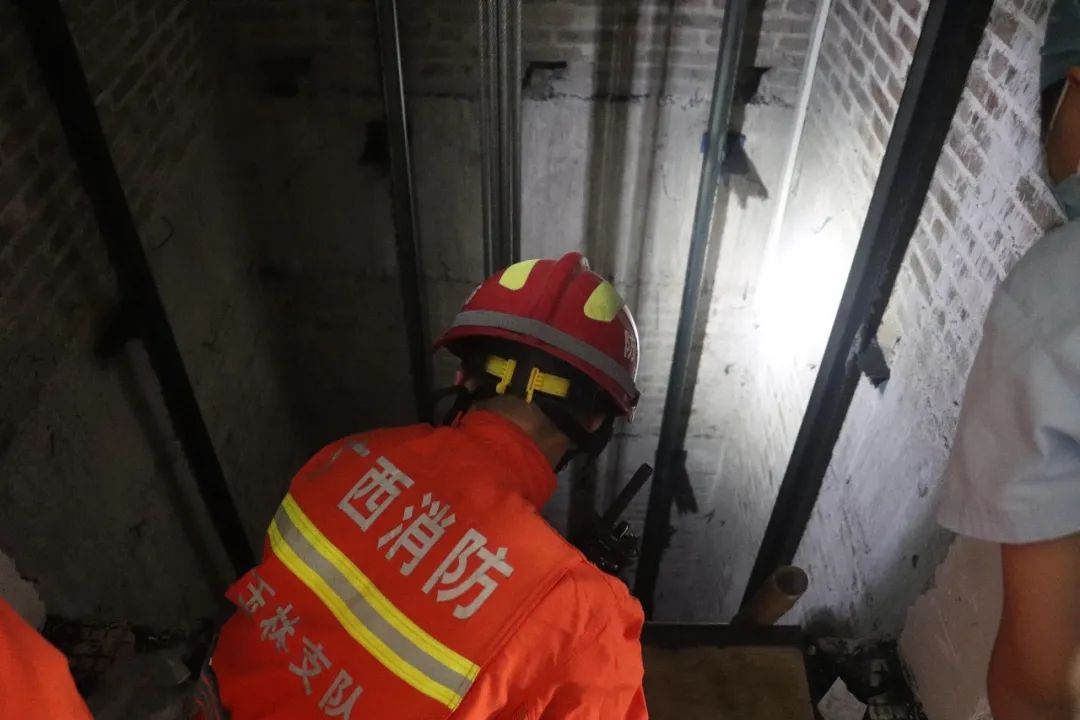 鐜夋灄甯傜缁靛尯宸ヤ汉瑙︾數鍚庣画,绂忕坏璺虫ゼ浜嬩欢