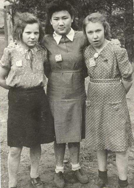 中国女孩被困德国集中营5年，得知其父亲身份，斯大林：快找到她