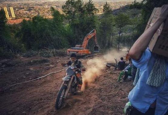 重庆山火救援震撼世界外媒评价,重庆人民为扑灭山火做了什么事