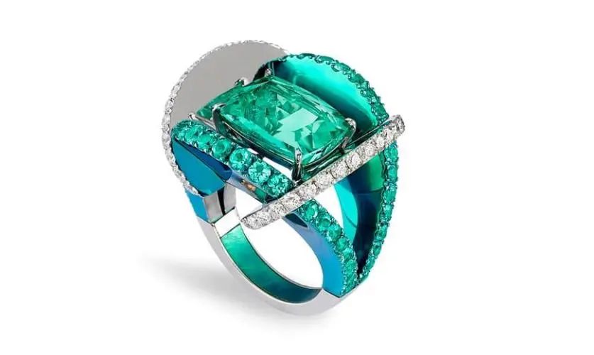 登上苏富比、用各种奇特新材质……邀你进入这位意大利设计师的珠宝新世界