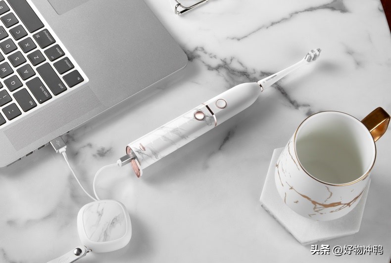 情人节给女朋友送什么礼物又不贵,情人节礼物给女朋友送什么比较好