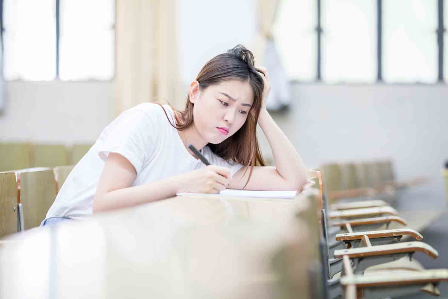 如何面对早恋的女儿,如何面对青春期女儿早恋