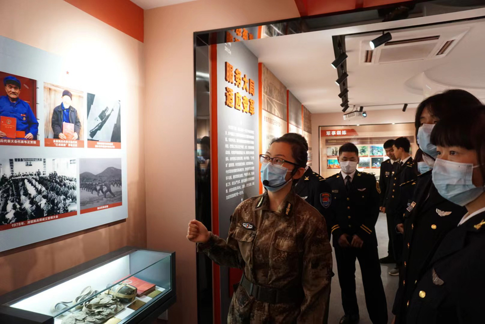 传承红色经典文化深学践行*党**的二十大精神——贵阳市清华中学“王伟英雄班”参观贵阳革命军事展陈馆