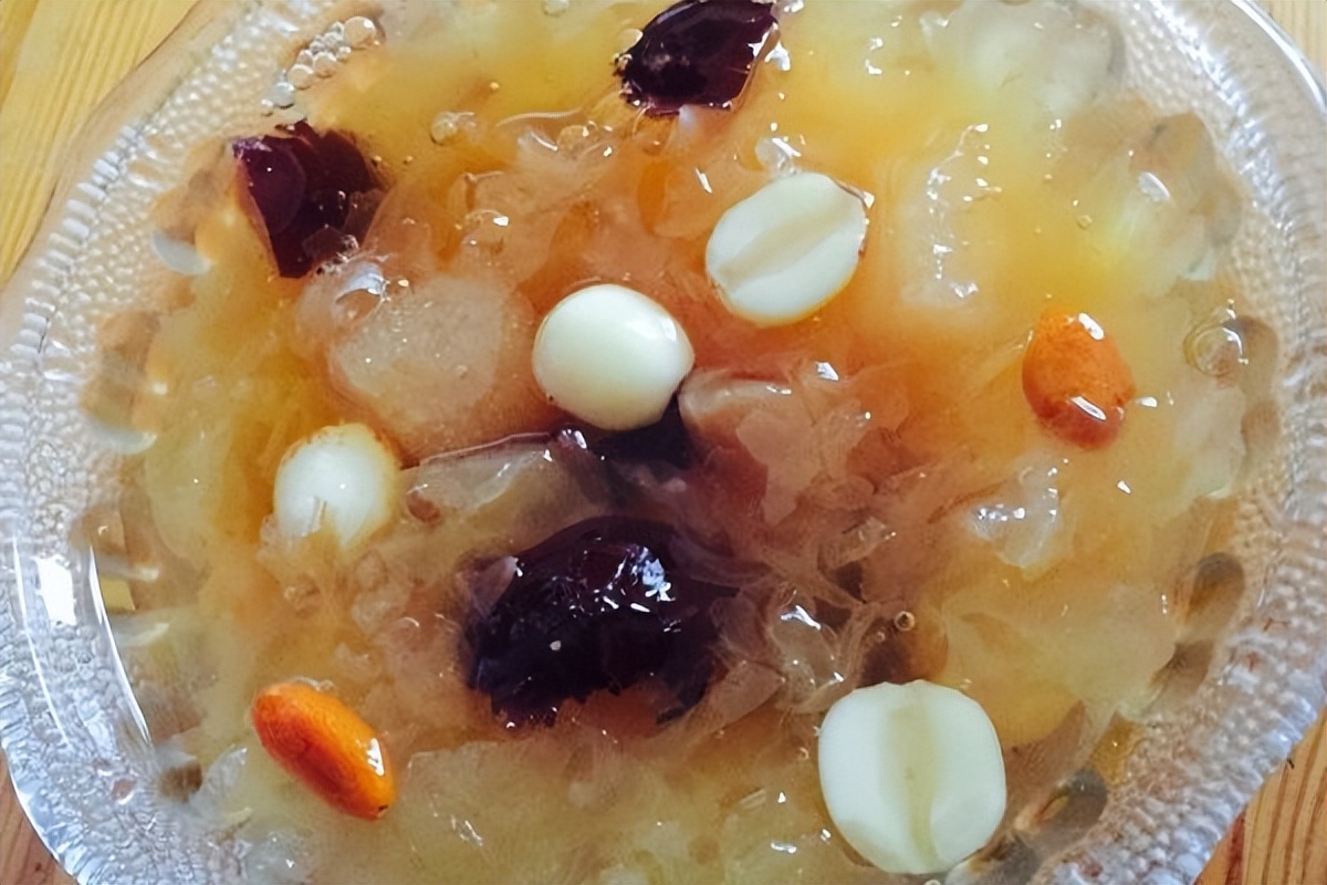 银耳怎么吃健康又营养呢？这篇文章就够了，喝起来幸福感爆棚！