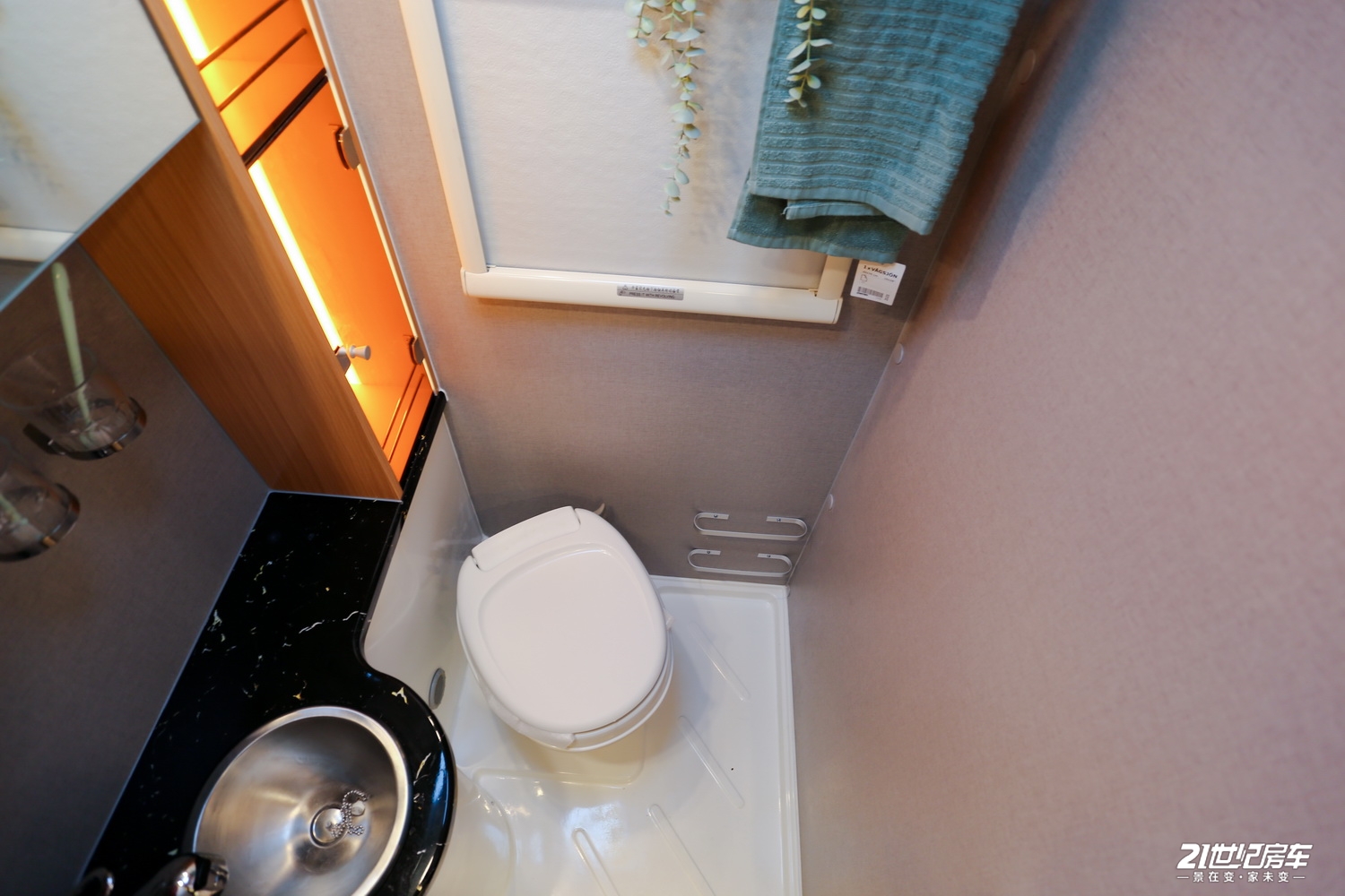 中天自行式c型驭风房车价格,中天领航者三拓展房车