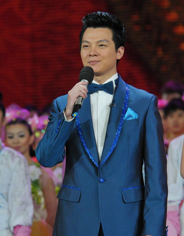 央视主持任鲁豫近况曝光,主持人任鲁豫宣布二胎