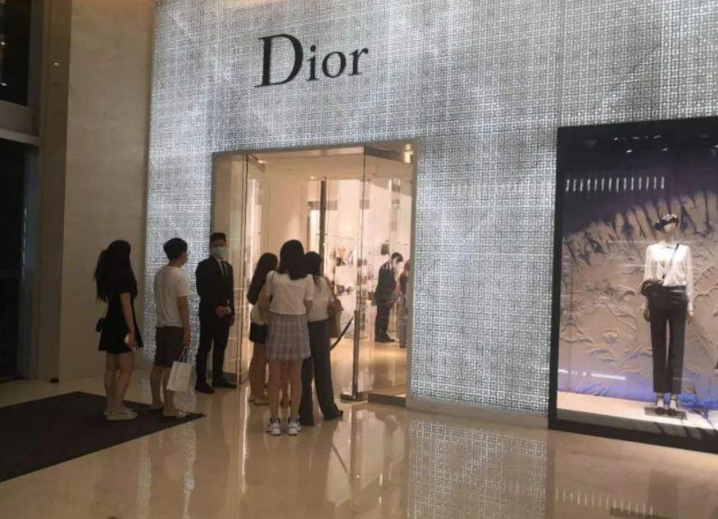 2万左右的奢侈品,2万奢侈品