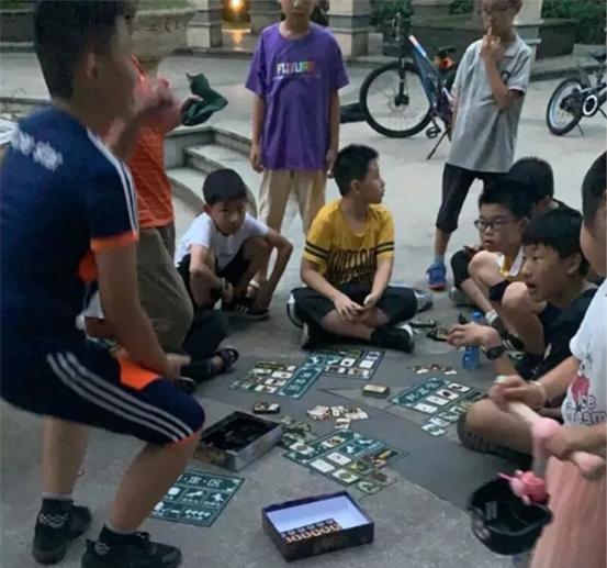 几分钱成本，赚走15亿，浙江卡游比泡泡玛特还能捞？