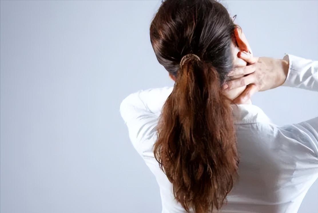 肩背疼痛的中医疗法,宅家久了背部酸痛怎么办