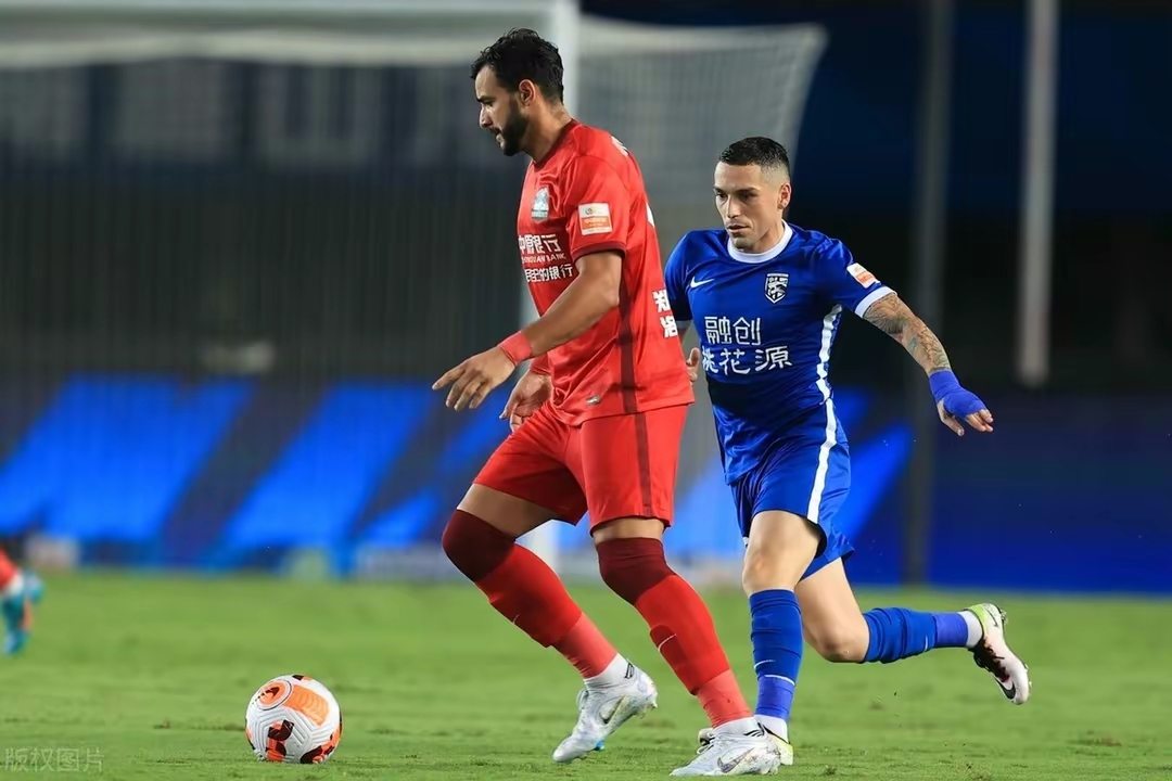 泰山队球迷最新消息,泰山队球迷现场呐喊荣辱与共