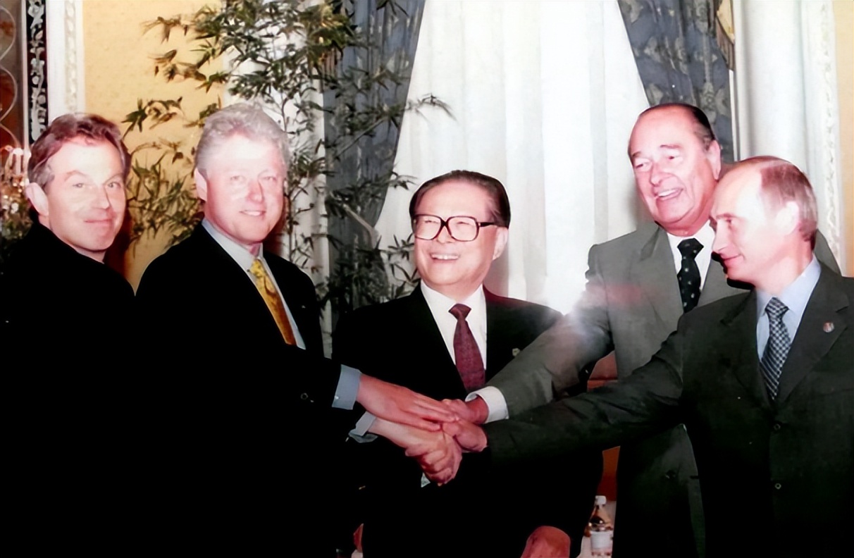 98年华莱士向中国提出采访江*民泽**，国新办考虑后决定：可接受采访