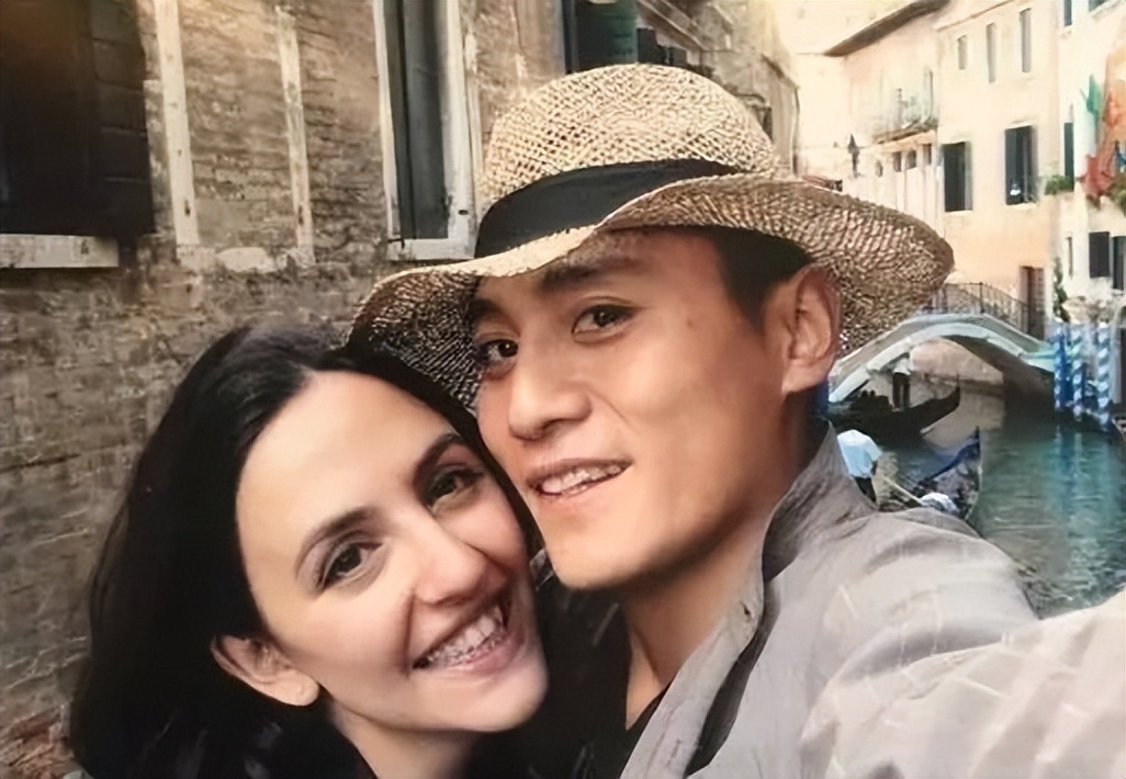 嗑着瓜子领了华表奖，走出谢娜的阴影，这一次刘烨没有遗憾了！