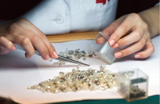 飞越俄罗斯上空,世界目前最大的钻石矿