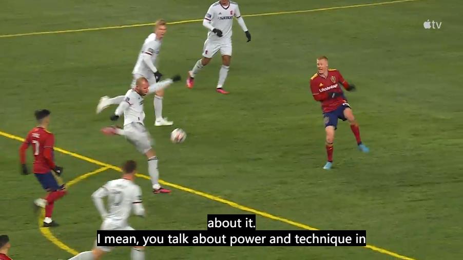 身高1米9，却喜欢用脚进球，26岁的谢顶射手，成了美国球队的大腿