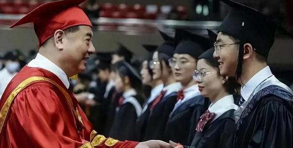 华为总部签下“3所大学”，学生直呼幸福来得太突然，就业不发愁
