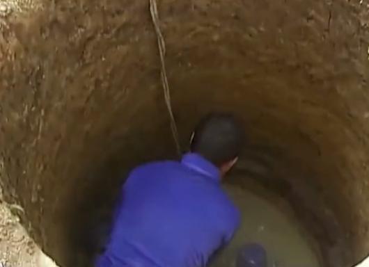 农村打井井水浑浊,打井现场井水怪异