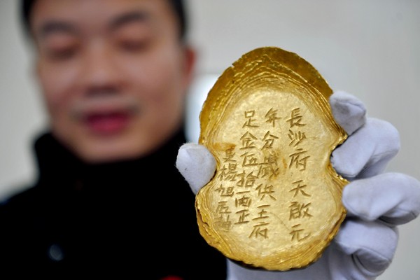 四川一个村都是盗墓高手，6岁小孩都潜水摸宝，一只金虎卖800万