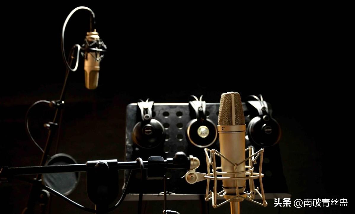 钢琴伴奏对声乐的影响,歌唱中的钢琴伴奏是如何配合的