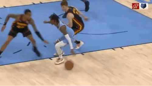 无对抗受伤回来执行罚球,无对抗受伤瞬间