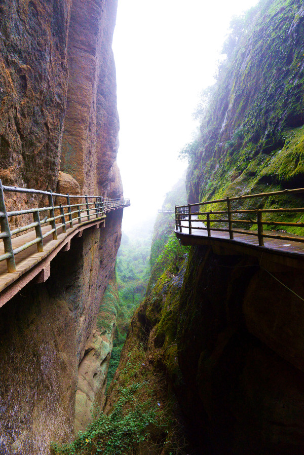 问道龙虎山，观“天下三绝”，“道教第一山”碧水丹霞入画来