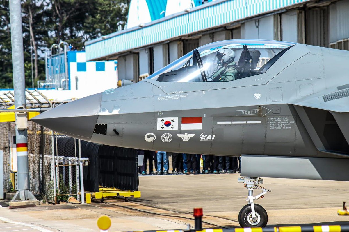 f22猛禽战斗机首次发布,韩国首飞