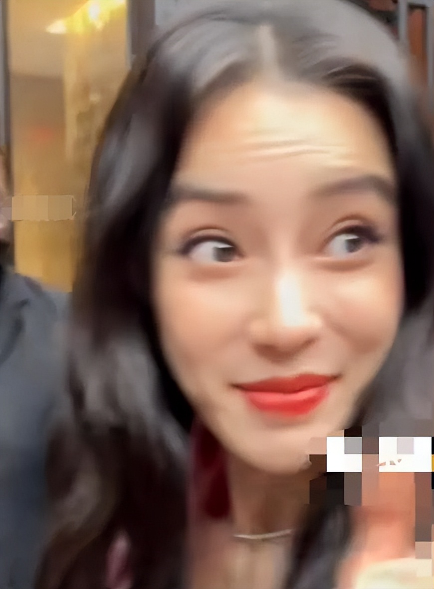 脸上有痘坑的明星,脸上爆痘特别多还好看的明星