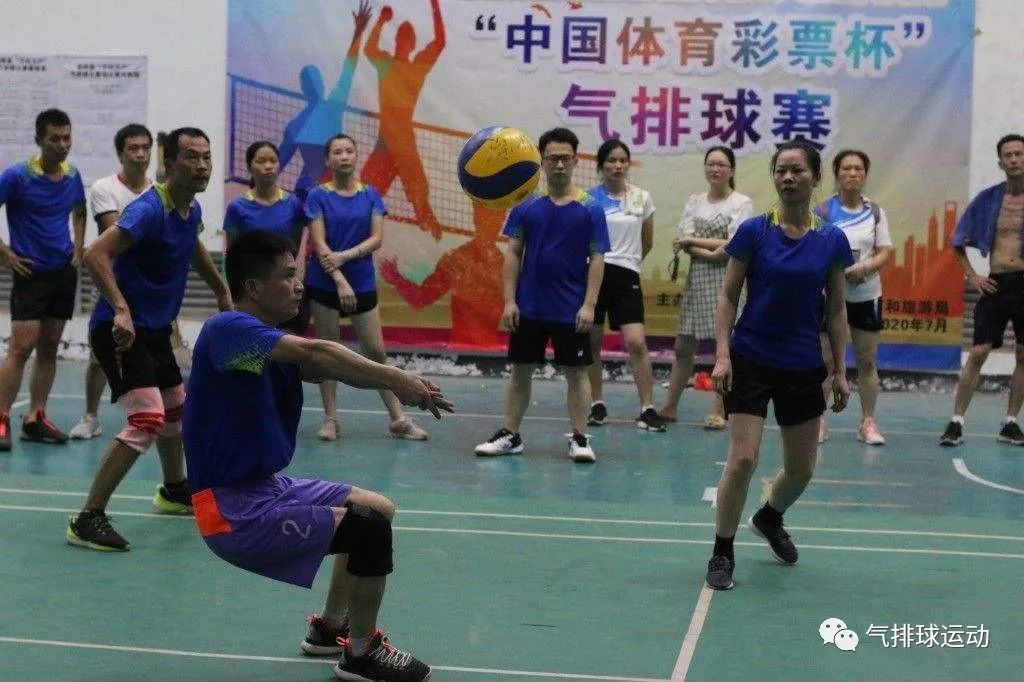 初学者垫排球教程视频,排球快速掌握垫球技巧教学