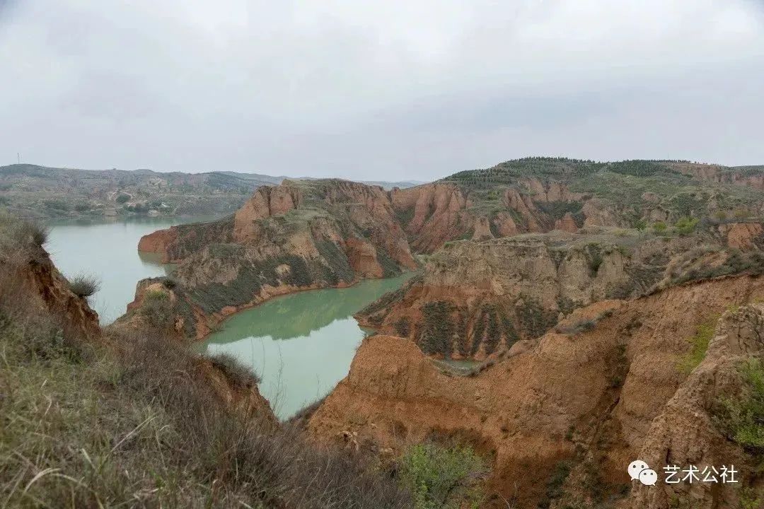 “与时代同行—中国书画名家走进榆阳学术邀请展”在陕西榆林开幕
