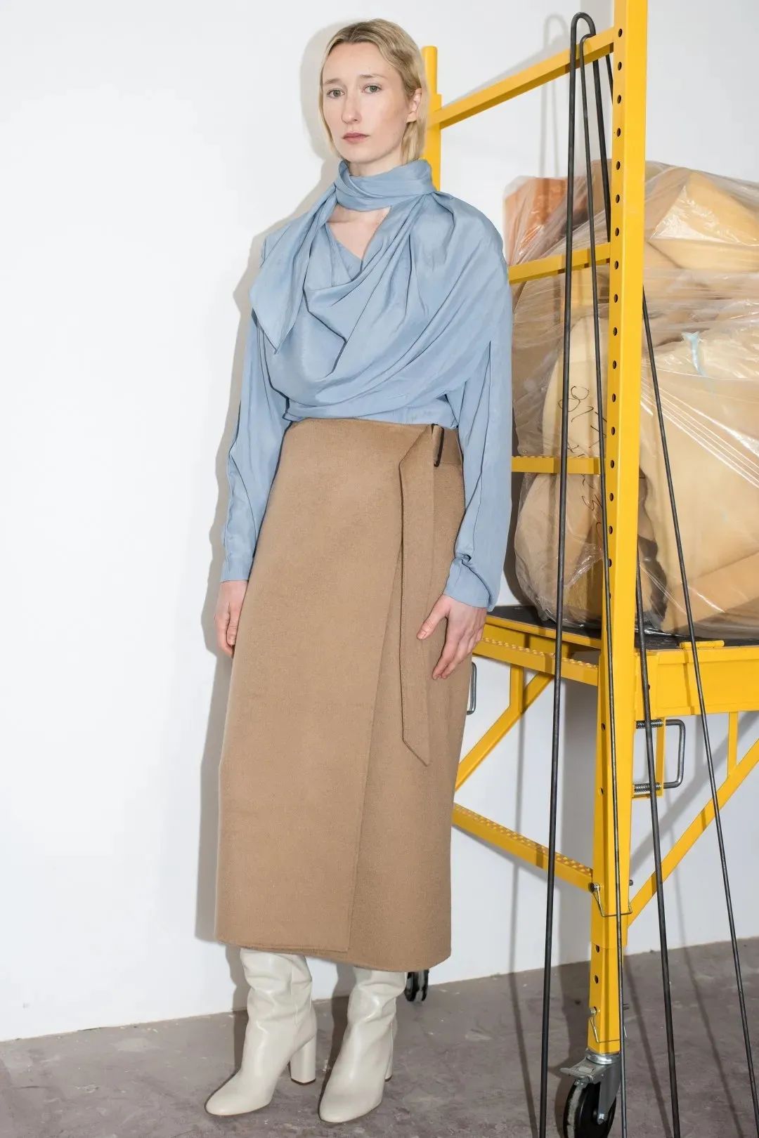 驼色连衣裙搭配的高级穿法,原来都这样穿驼色太年轻洋气了