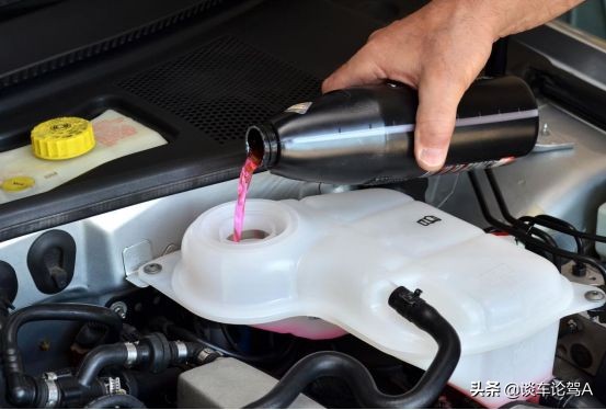 暖风水箱漏防冻液不换会怎么样,防冻液更换不及时导致水箱堵塞