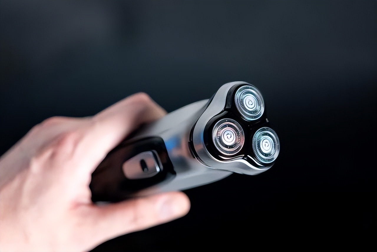 光头剃须神器钝了怎么办,剃须刀变钝不好用只需一张纸