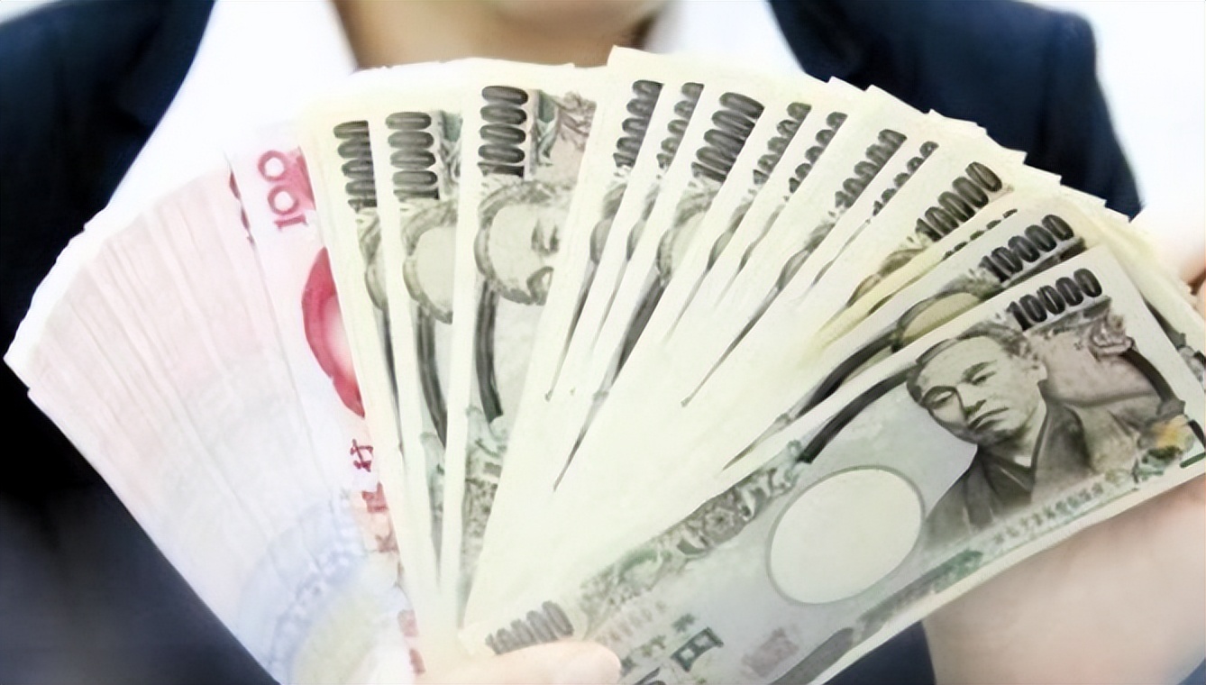 汇率变化对国际投资的影响,论述汇率波动影响